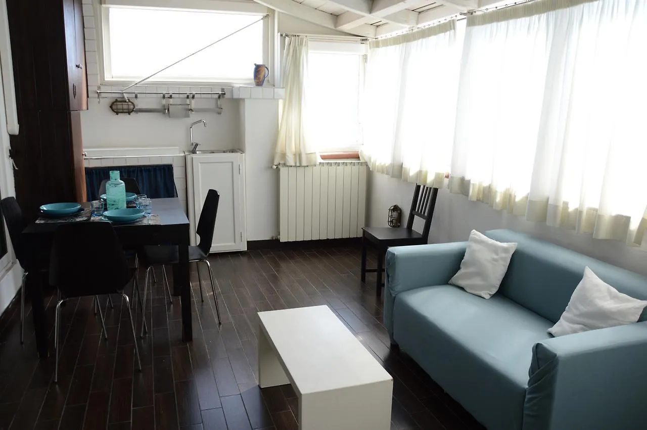 Sopramare - Tourist Home Bari Apartment